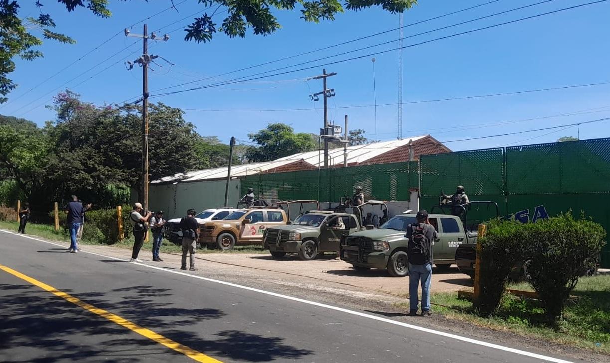 Aseguran presunta refinería clandestina de combustible en Coatepec