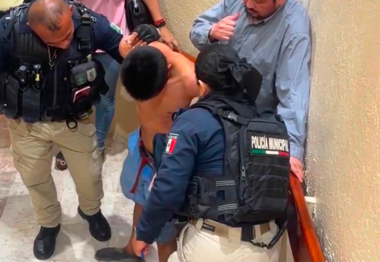 “Que lo denuncien”: sujeto espió a menor en baño de Coatzacoalcos