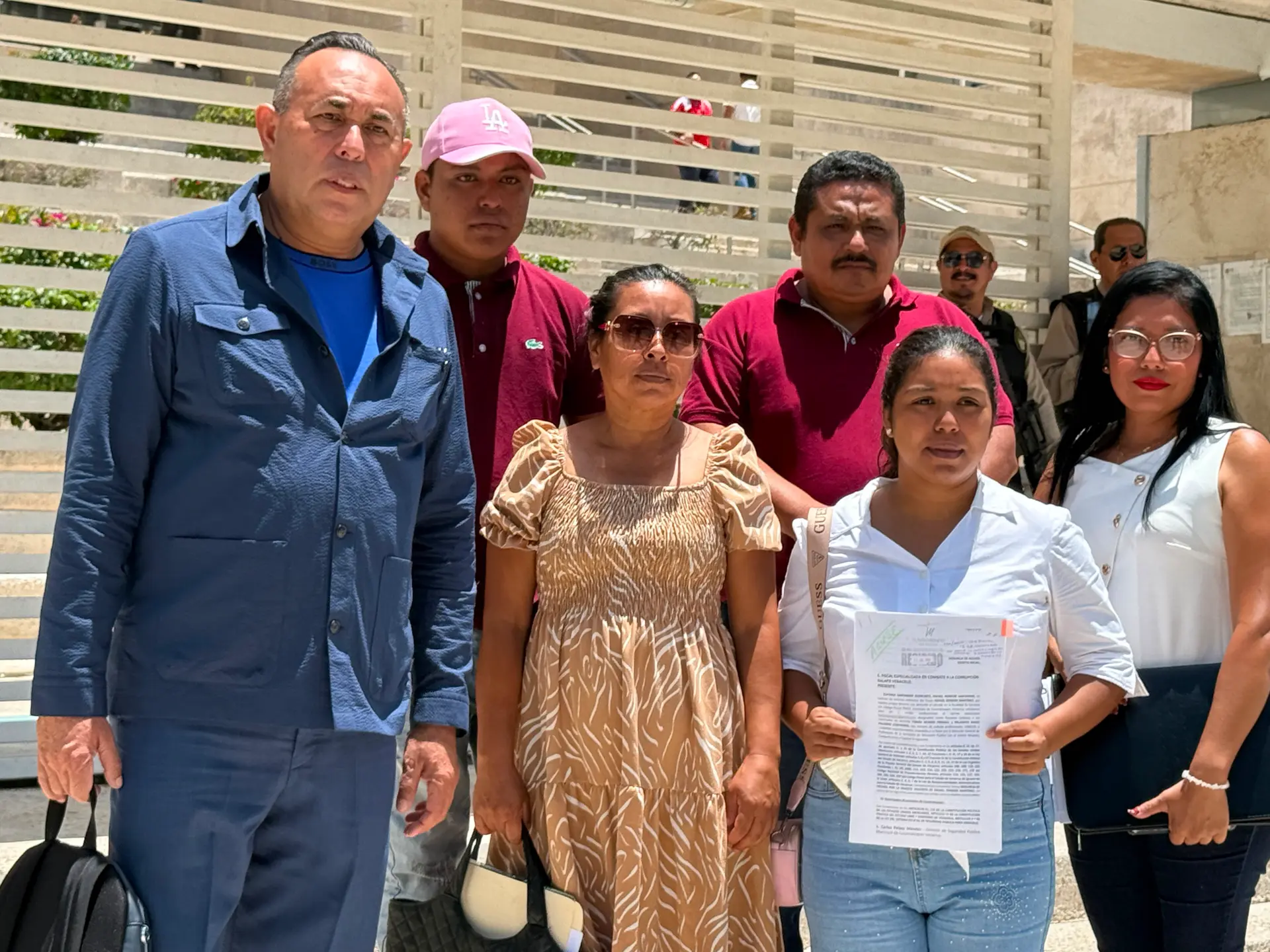 Denuncian a policías de Cosamaloapan por muerte de albañil