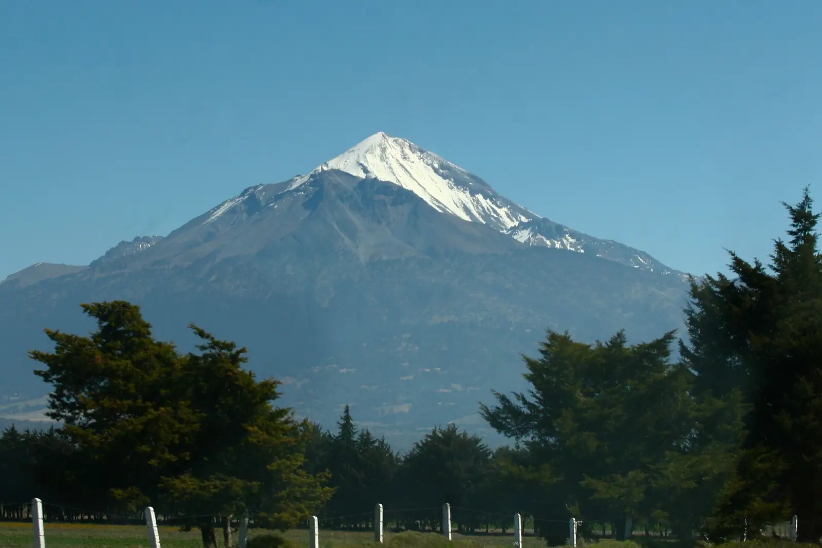 Glaciar del Pico de Orizaba, en fase terminal de extinción; UV mide pérdida por primera vez