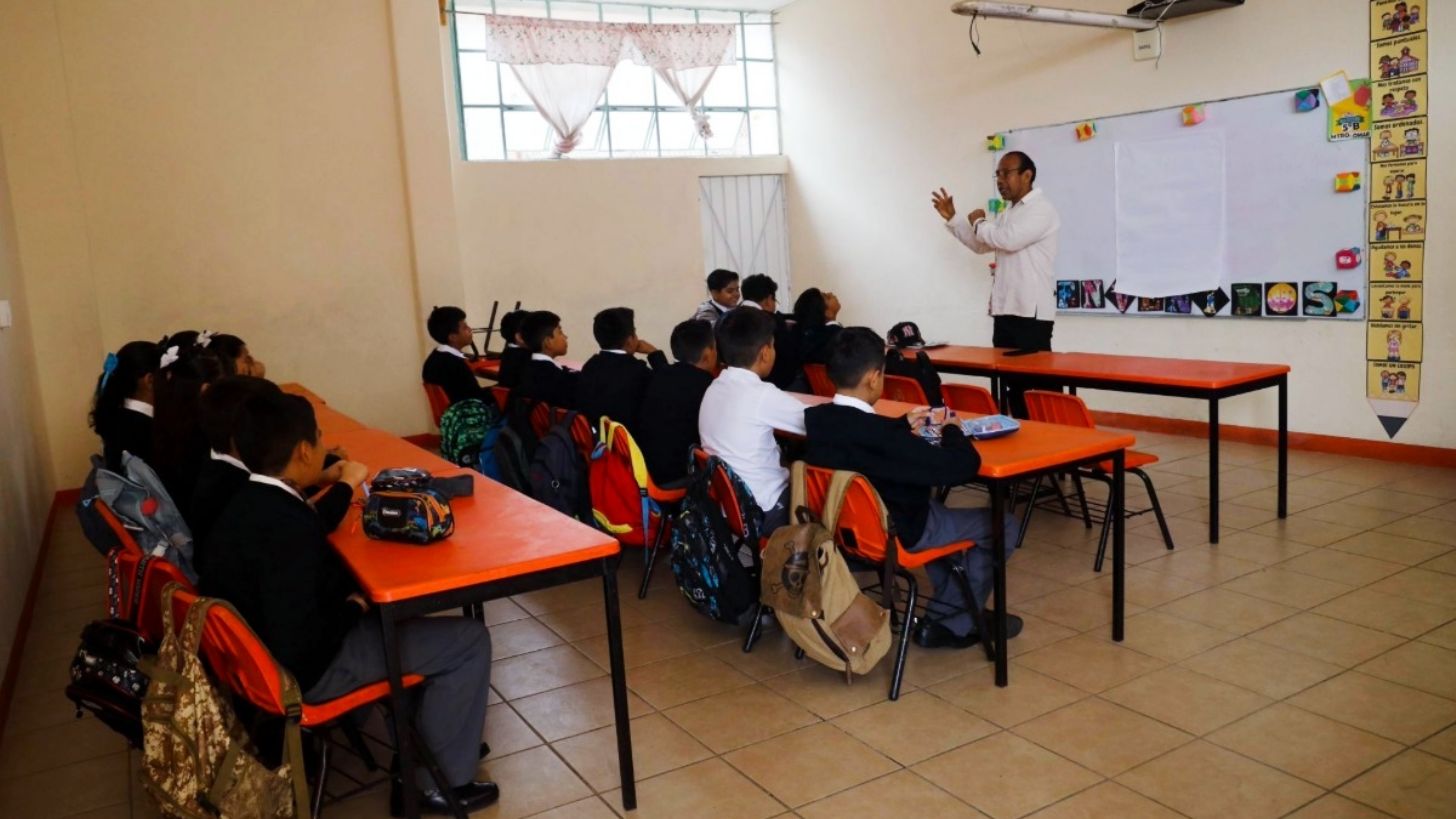 Docentes discutirán en Consejo Técnico el uso de dispositivos electrónicos en las aulas