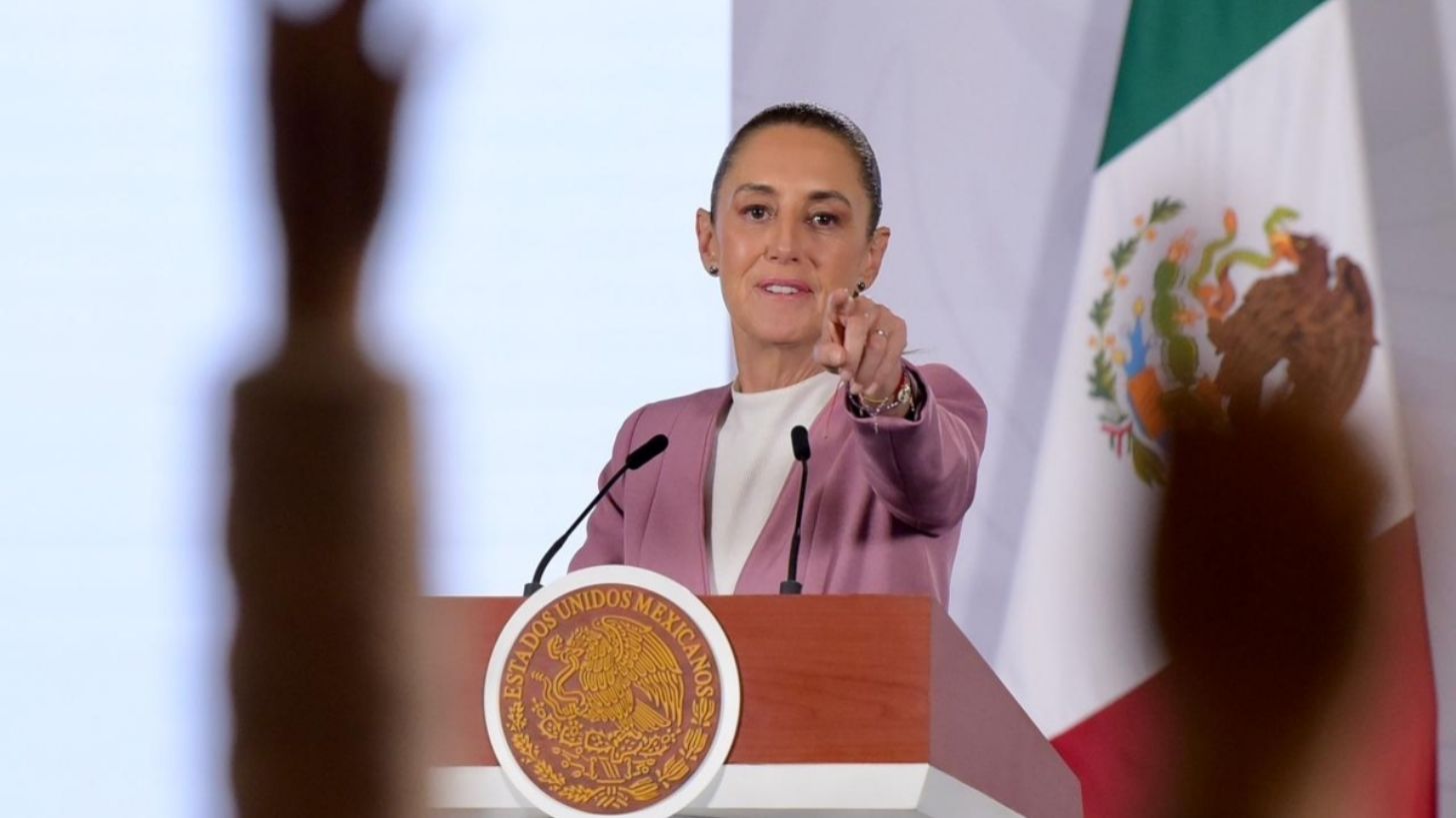 Claudia Sheinbaum plantea retirar celulares incluso a maestros en las aulas