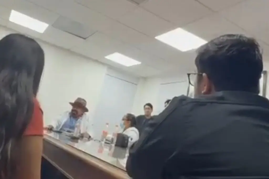 “Si no quiere operar no opere”: Dice Ramos Alor a residentes tras protesta por desabasto en Veracruz