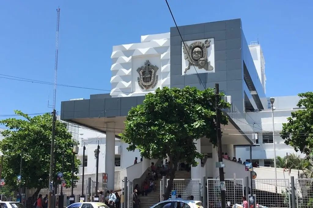 Colegio de Medicina Interna de Veracruz pide atender desabasto en hospitales IMSS-Bienestar
