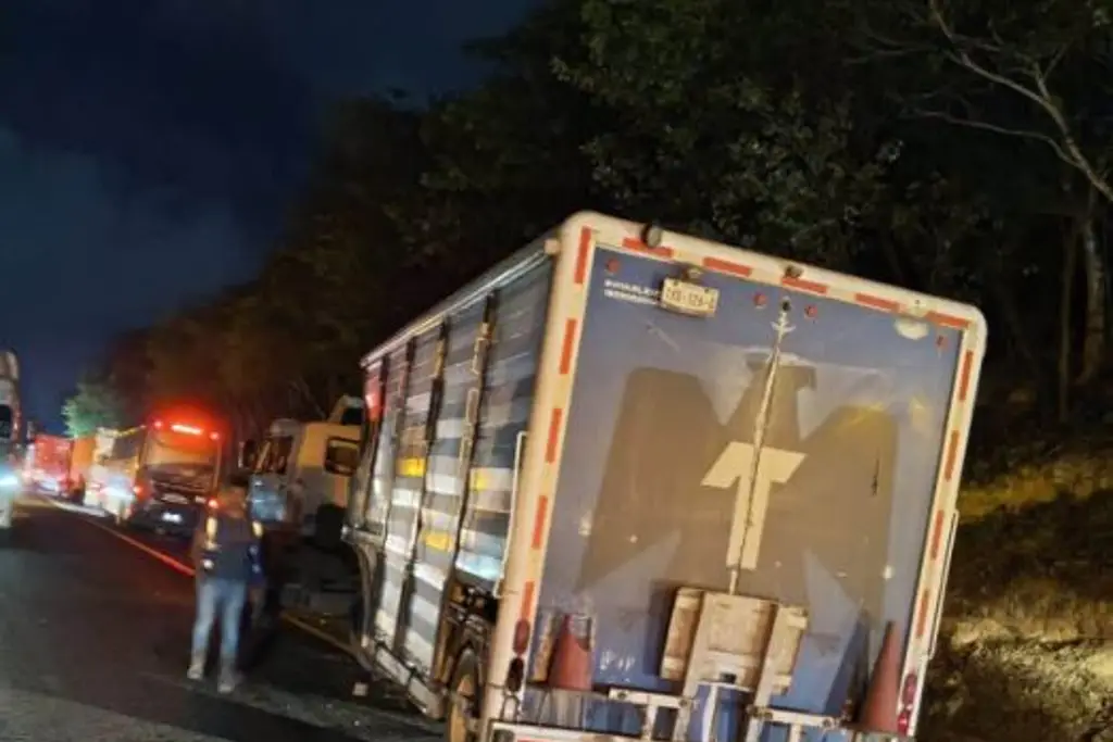 Camión de cervezas se salvó de la rapiña en Tuxpan; esto fue lo que impidió el robo