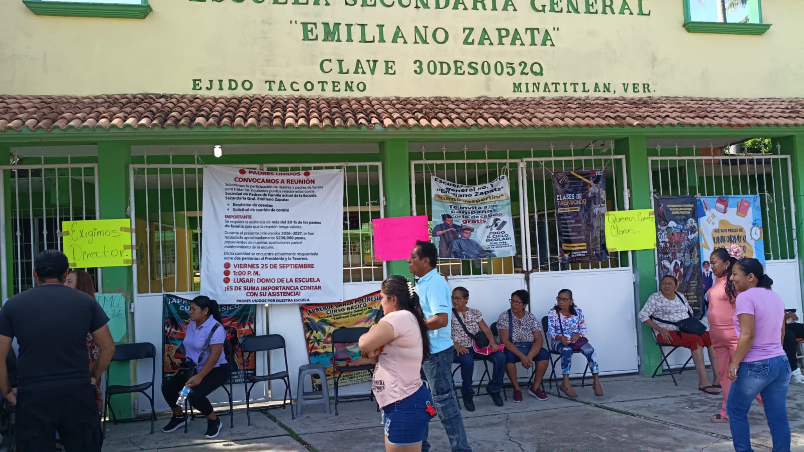 Ante opacidad en cuotas escolares, se van a paro de labores en secundaria federal