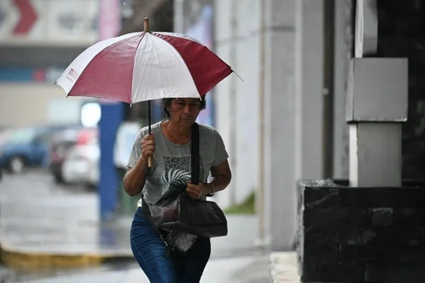 Prevén lluvias y tormentas para este lunes en Veracruz