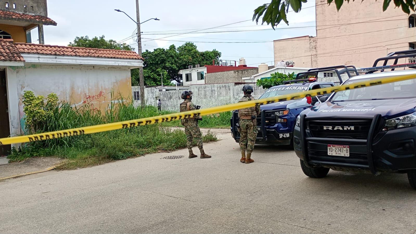 Hallan cadáver de un hombre en taxi abandonado en Coatza