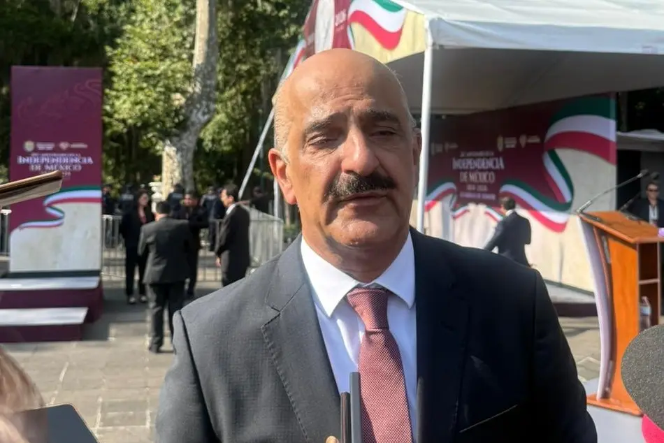 Ahued defiende contratación de familiares de López Obrador en Veracruz