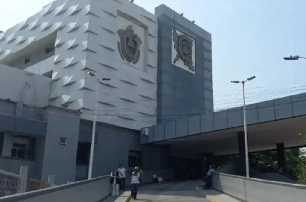 Entre lágrimas, oncólogo pediatra denuncia falta de medicamentos e insumos en hospitales de Veracruz
