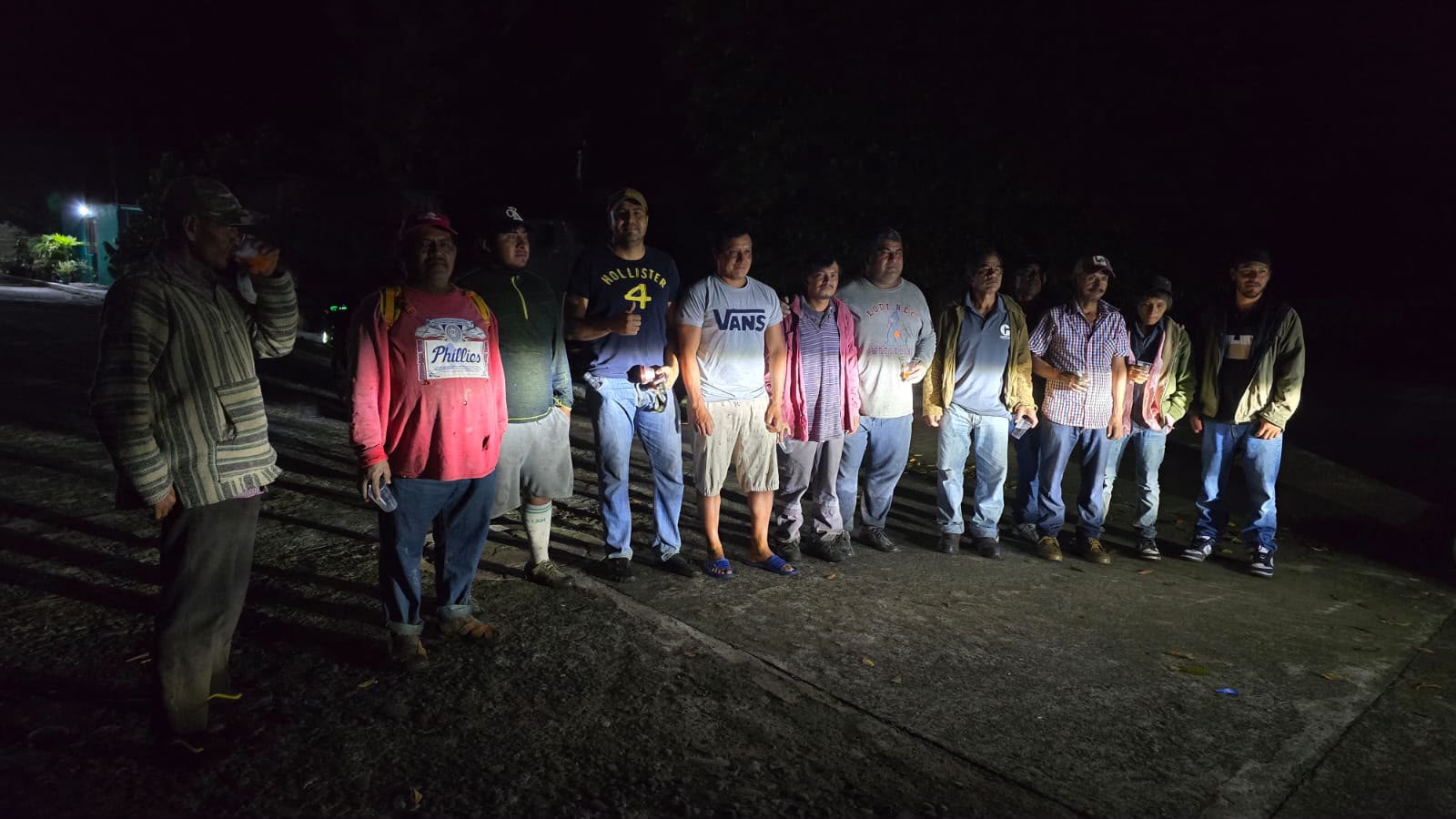 Rescatan a trabajadores atrapados por la crecida del río Bobos en San Rafael, Veracruz