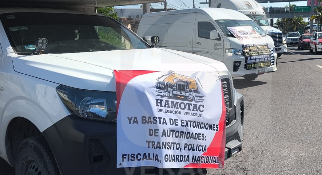 Transportistas mantienen bloqueo parcial en Veracruz y en Xalapa-Banderilla